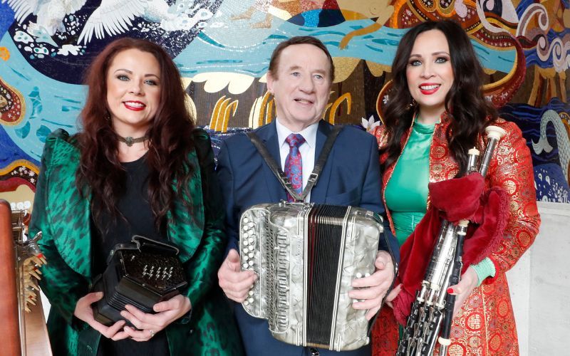 Michelle, Mick, and Louise Mulcahy. (TG4) Michelle, Mick, and Louise Mulcahy. (TG4)