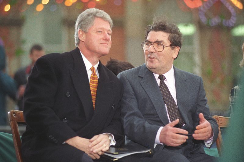 November 30, 1995: US President Bill Clinton with head of the SDLP John Hume in Derry. (Public Domain / Clinton Presidential Library) November 30, 1995: US President Bill Clinton with head of the SDLP John Hume in Derry. (Public Domain / Clinton Presidential Library)