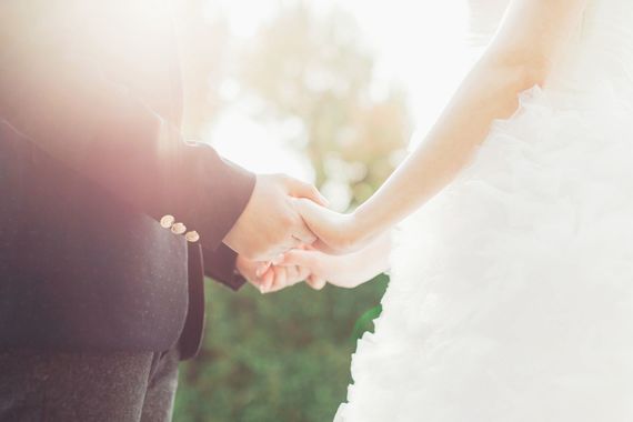 Every wondered where the expression tying the knot comes from? Every wondered where the expression tying the knot comes from?