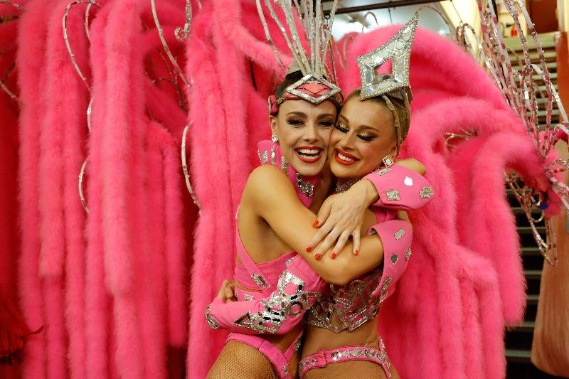 Claudine van den Berg Cooke and her sister Isabelle. (© Philippe Wojazer) Claudine van den Berg Cooke and her sister Isabelle. (© Philippe Wojazer)