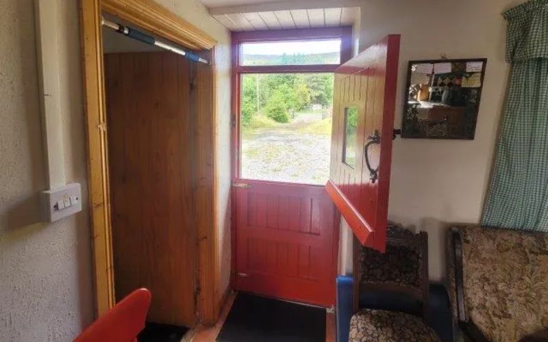 A half door at the East Barrs cottage. A half door at the East Barrs cottage.