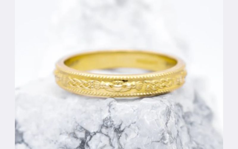 Gold Ladies Claddagh Celtic Wedding Ring