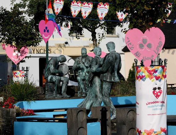 Lovely dancing statues in Lisdoonvarna, County Clare. Lovely dancing statues in Lisdoonvarna, County Clare.