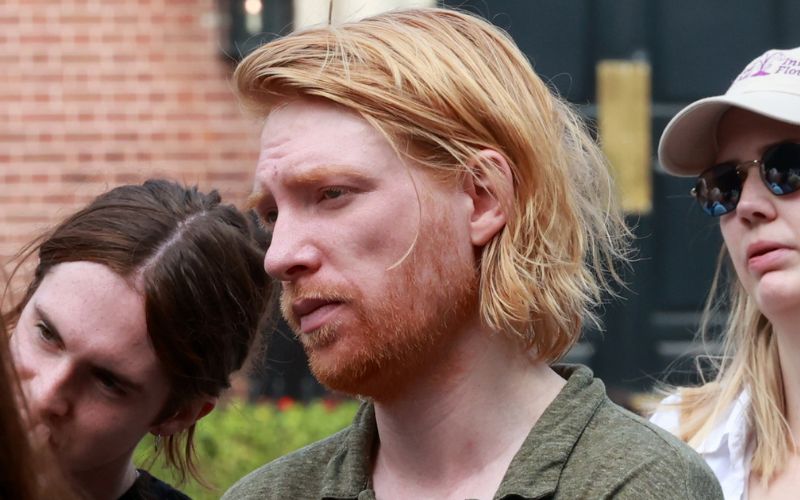 Domhnall Gleeson. Domhnall Gleeson.