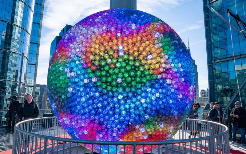 The Constellation Ball is the biggest Ball yet with 5,280 crystals and LED light pucks. It measures 12.5 feet in diameter and weighs 12,350 pounds. It features Waterford Crystals in circular shapes. (TimesSquareBall.net)