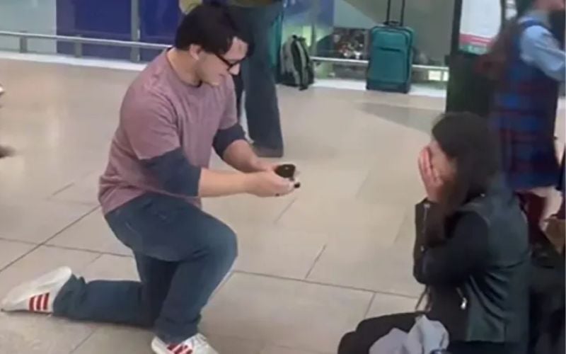 Santa joined the couple for a group hug. Pic: X/Dublin Airport Santa joined the couple for a group hug. Pic: X/Dublin Airport