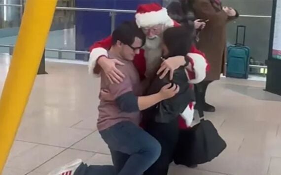 Santa stumbled across the sweet proposal. Pic: X/Dublin Airport Santa stumbled across the sweet proposal. Pic: X/Dublin Airport