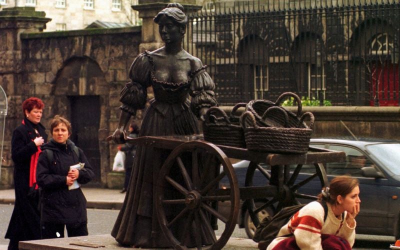 The Molly Malone statue in Dublin in 1998. (RollingNews.ie) The Molly Malone statue in Dublin in 1998. (RollingNews.ie)