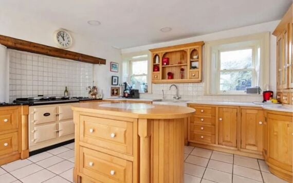 Ballinapark House, Ballinapark, Bunclody, Co. Wexford, €650,000. Pic: Myhome.ie Ballinapark House, Ballinapark, Bunclody, Co. Wexford, €650,000. Pic: Myhome.ie