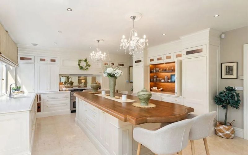 Lakeview Lodge, Blessington, Co. Wicklow, €1,450,000. Pic: Myhome.ie Lakeview Lodge, Blessington, Co. Wicklow, €1,450,000. Pic: Myhome.ie