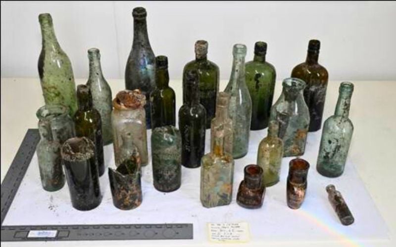 Sample of selection of glass bottles recovered in the first six weeks of excavation. (ODAIT) Sample of selection of glass bottles recovered in the first six weeks of excavation. (ODAIT)