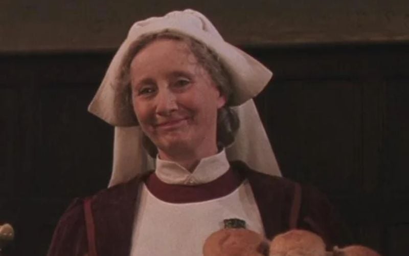 Pomfrey, who oversees the school hospital wing, was originally portrayed on screen by English actress Gemma Jones in the Warner Bros. films. Pomfrey, who oversees the school hospital wing, was originally portrayed on screen by English actress Gemma Jones in the Warner Bros. films.