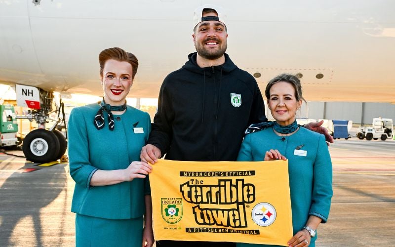 Pittsburgh Steelers tight end Pat Freiermuth photographed with Aer Lingus cabin crew. Pittsburgh Steelers tight end Pat Freiermuth photographed with Aer Lingus cabin crew.