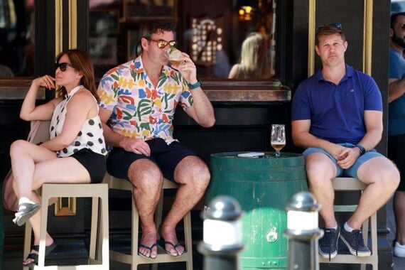 Summer in the city! Pints in sunny Dublin. Summer in the city! Pints in sunny Dublin.