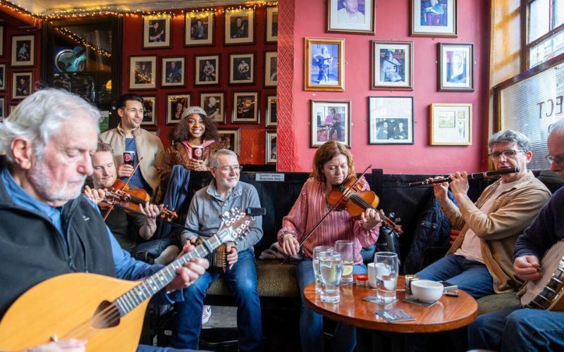 Traditional Irish music in a Dublin pub. (Ireland's Content Pool / Failte Ireland) Traditional Irish music in a Dublin pub. (Ireland's Content Pool / Failte Ireland)