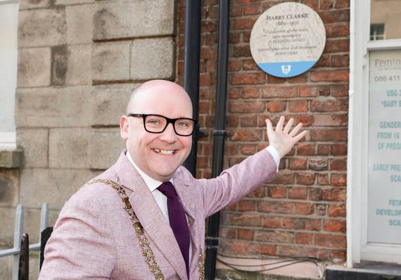 Lord Mayor of Dublin, Councillor Ray McAdam, at the unveiling of the plaque honoring the birthplace of artist Harry Clarke.