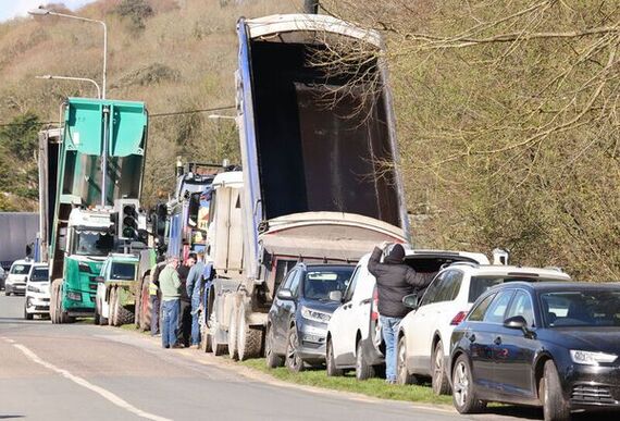 Thursday, 9 April 2026: Protesters gather outside the Irving Oil Refinery in Whitegate, Co Cork, as trucks, tractors, buses and cars block the gates in a widening demonstration over rising fuel costs. (Eamonn Farrell / © RollingNews.ie)