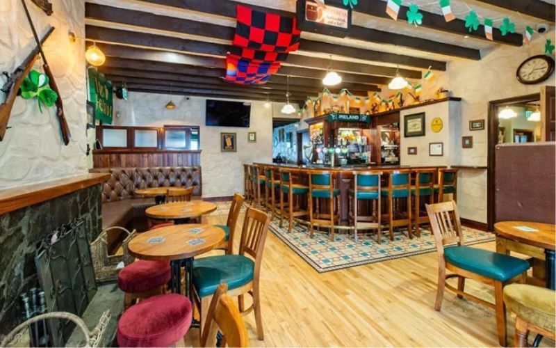 Doogue's Bar, located in the village of Raheen near Abbeyleix. Doogue's Bar, located in the village of Raheen near Abbeyleix.
