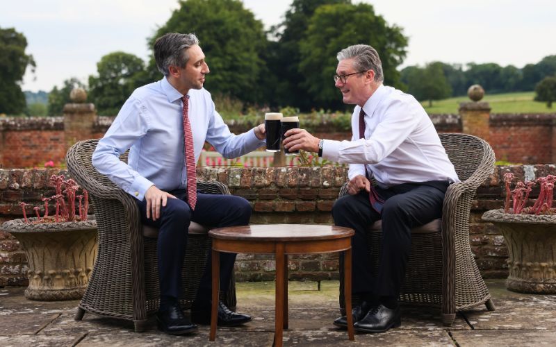 July 17, 2024: Then-Taoiseach Simon Harris and Prime Minister Keir Starmer in Chequers. (RollingNews.ie) July 17, 2024: Then-Taoiseach Simon Harris and Prime Minister Keir Starmer in Chequers. (RollingNews.ie)