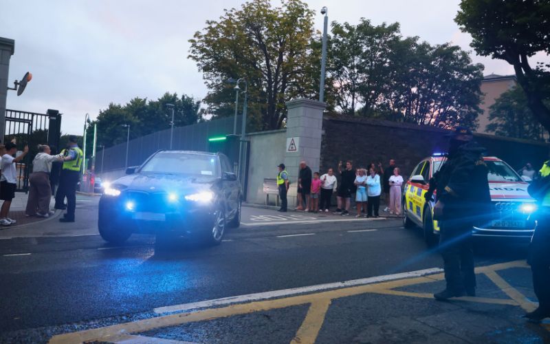 August 9, 2026: Gardai and ERU members exit the gates of the Special Criminal Courts in Dublin, escorting alleged cartel leader Daniel Kinahan to Portlaoise Prison. (RollingNews.ie)