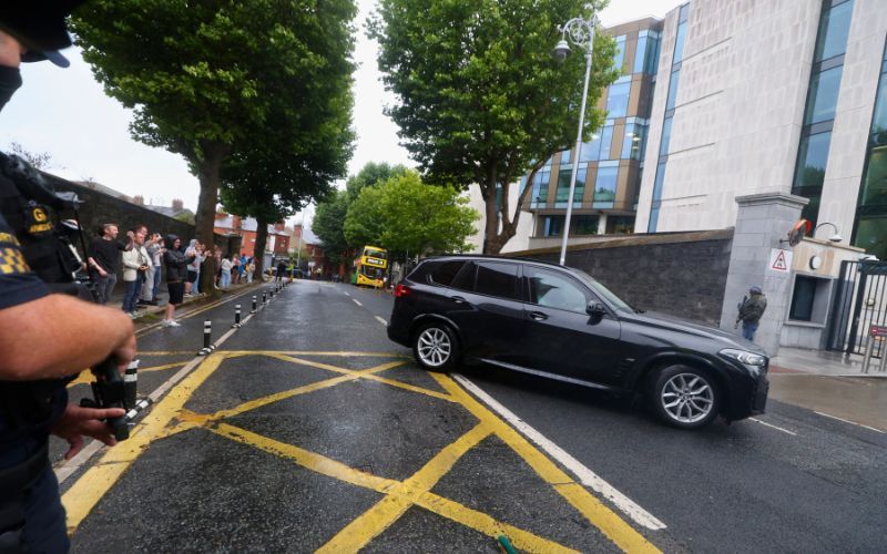August 9, 2026: Convoy of Garda cars carrying alleged cartel leader Daniel Kinahan arriving at the Special Criminal Courts in Dublin. (RollingNews.ie)