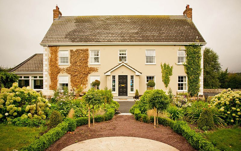 A grand B&B Ireland bed and breakfast house.