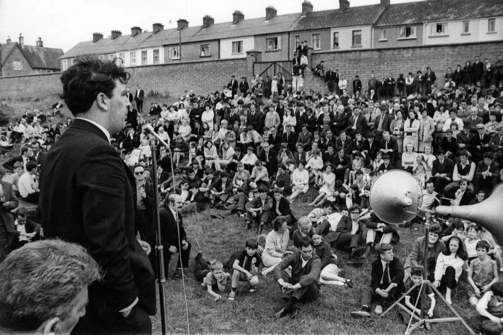 John Hume addresses a Catholic meeting at the Celtic Park football ground in Derry, 1969 (Getty Images)