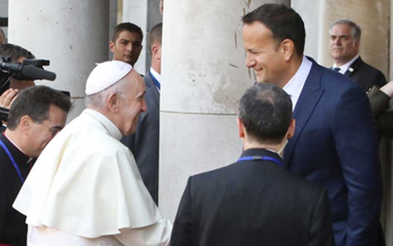 Pope Francis arrives at Dublin Castle where he was greeted by Taoiseach Leo Varadkar. Credit: RollingNews.ie