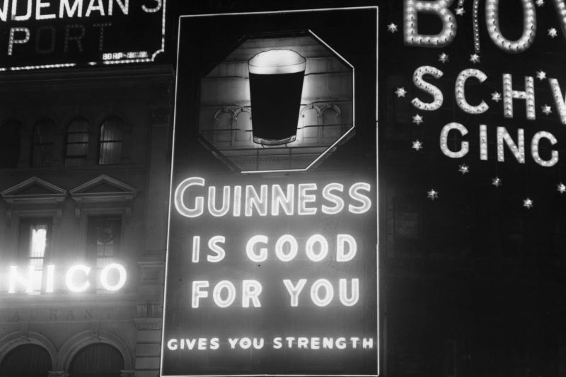 A Guinness ad in London in 1931 (Getty Images)