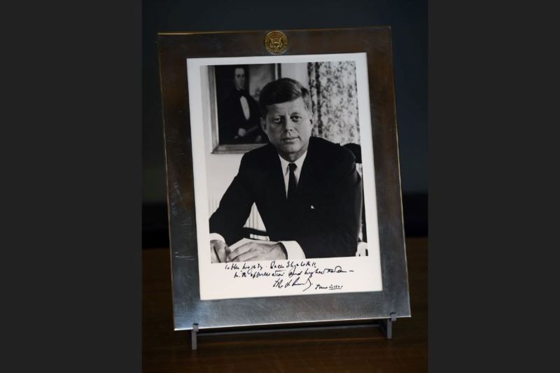 The Tiffany's frame gifted to the Queen by JFK (Getty Images)
