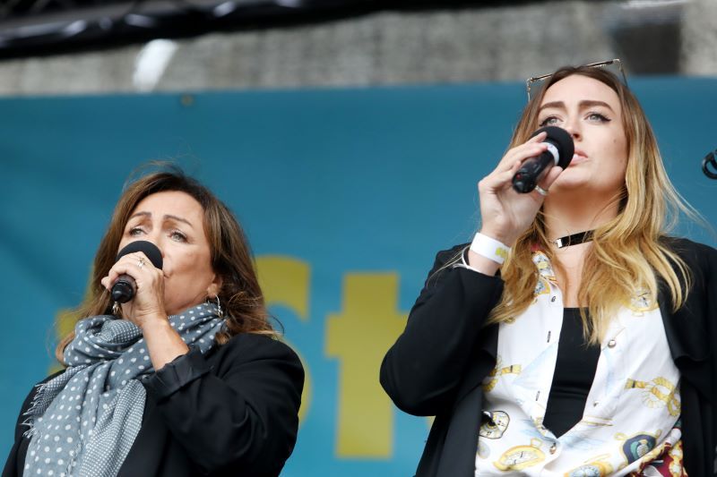 Mary Black and her daughter Roisin O performing for Pope Francis in Dublin in 2018 (RollingNews.ie)