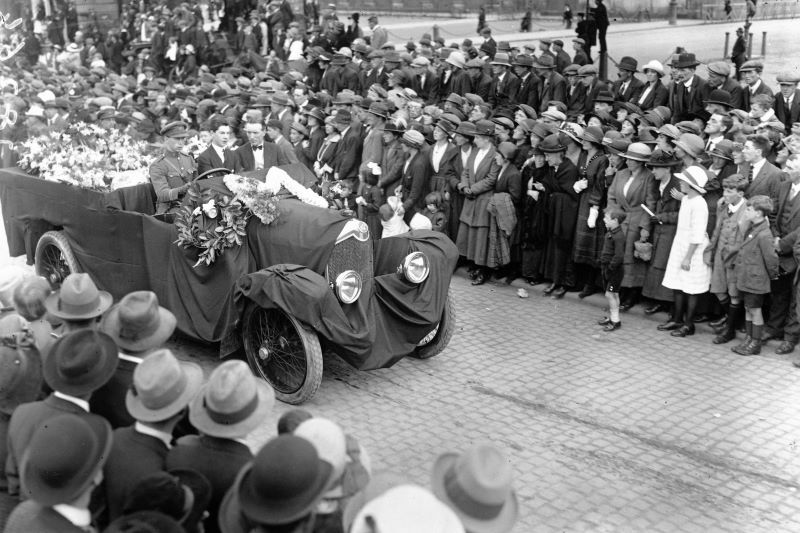 The cortege for Michael Collins at his funeral in 1922 Dublin (Getty Images)