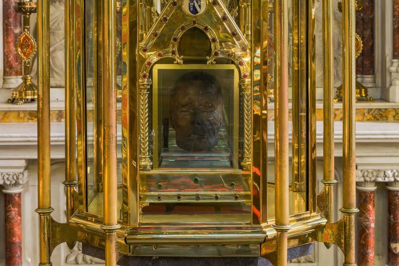 The shrine of Saint Oliver Plunkett in St. Peter's Church in Louth (David Iliff - License: CC BY-SA 3.0)