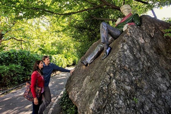 The Oscar Wilde statue (Ireland's Content Pool)