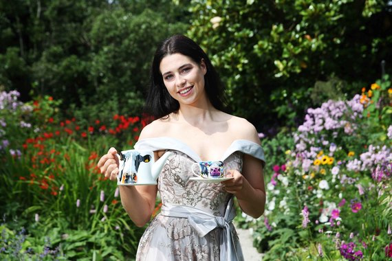 Teaming up with Ireland`s foremost Contemporary Artist Eoin O’Connor, Tipperary Crystal this August released this stunning collection featuring mugs, a teapot, biscuit plates and much more.