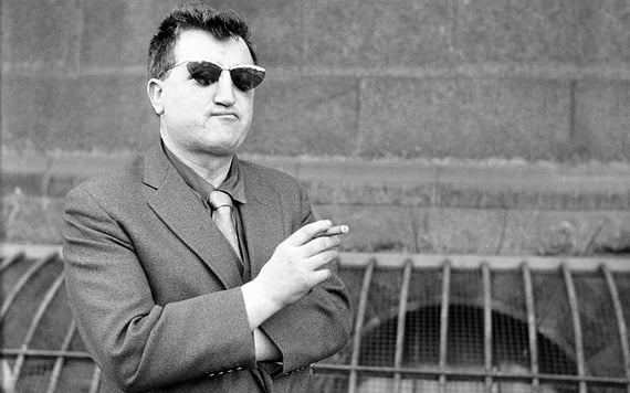 Brendan Behan outside the Dublin High Court in 1961: Image: Irish Photo Archive.