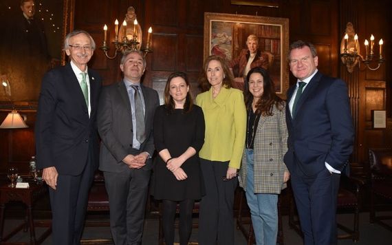 The first panel: Moderator Ted Smyth and panelists Ed Luce, Suzanne Lynch, Maureen Mitchell, Amy Chozick, and Danny McCoy. Image credit: Nuala Purcell. 
