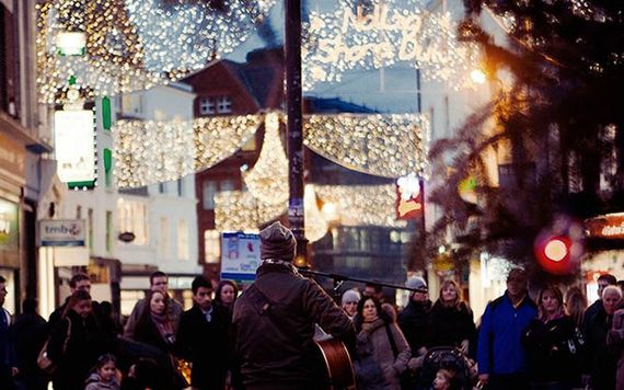 Glen Hansard busking in Dublin at Christmas. Photo: Tourism Ireland
