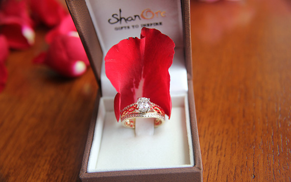 Gold engagement ring