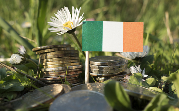 Even trying to set up a bank account was stressful for these returning Irish emigrants. Image credit: iStock.