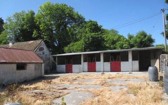 Who wouldn't want a horse to put in these stables?!