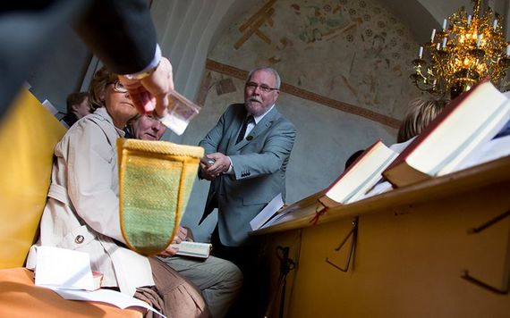 Could contactless payments in Church be the answer?