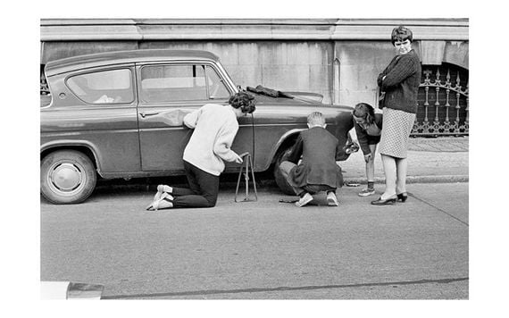 Changing a tire