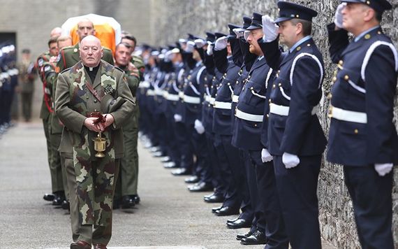 Thomas Kent being removed from Cork Barracks with full honors.