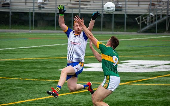 John Comerford and Matthew Rennie in the midfield.