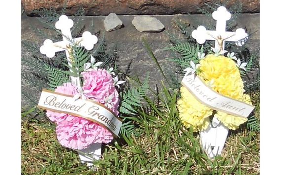 Bessie and Ann's graves, with no tombstone.