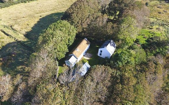 Secluded and cozy! Imagine working away in your very own Donegal artist's studio.