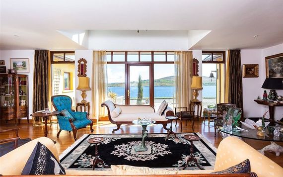 The lounge, at Otterbank house, outside Castletownbere. (Via: SherryFitz.ie)