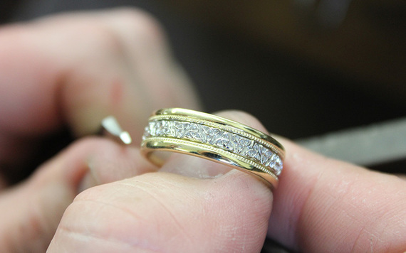 Men's gold Celtic Trinity band wedding ring