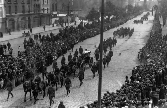 Michael Collins' funeral in Dublin in 1922. Image: Getty.